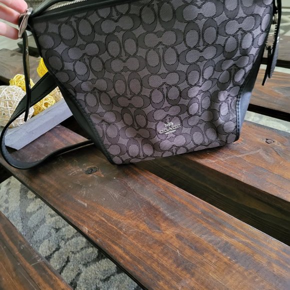 coach purse - Picture 3 of 3